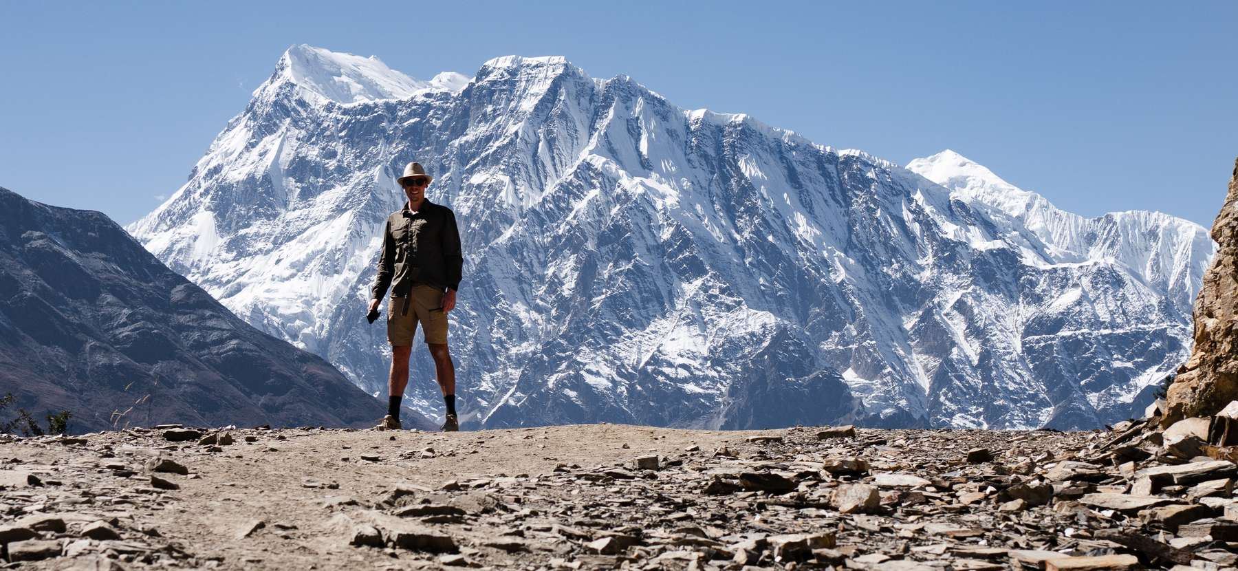 Alex Jund vor der Annapurna-Kette in Nepal